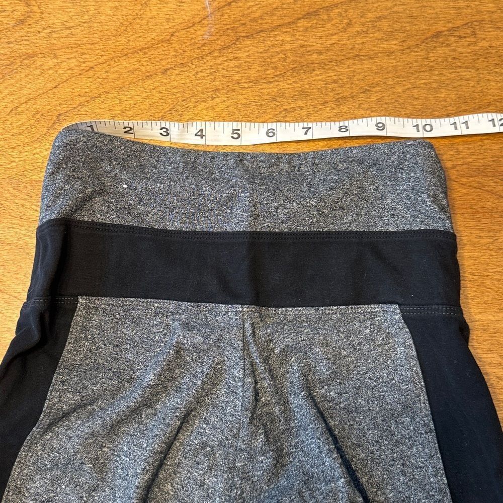 PINK Victoria's Secret Gray and Black Yoga Leggings - Picture 6 of 9